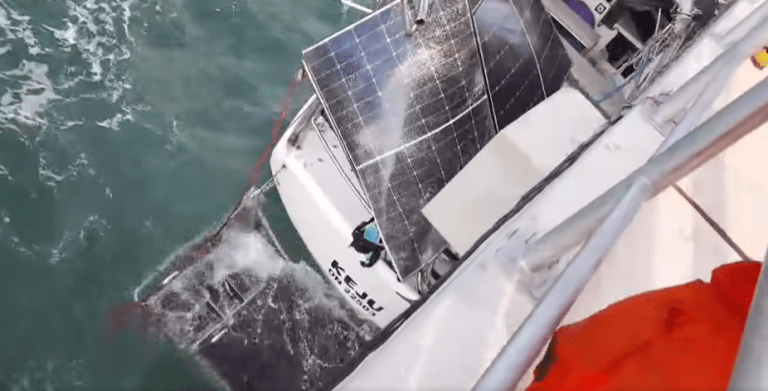 Barco de turistas embate em ponte cais na Ilha de Inhaca 768x391 1.png