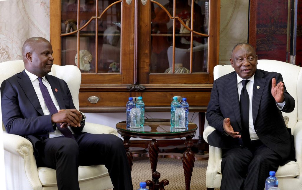 Chapo e ramaphosa.jpg