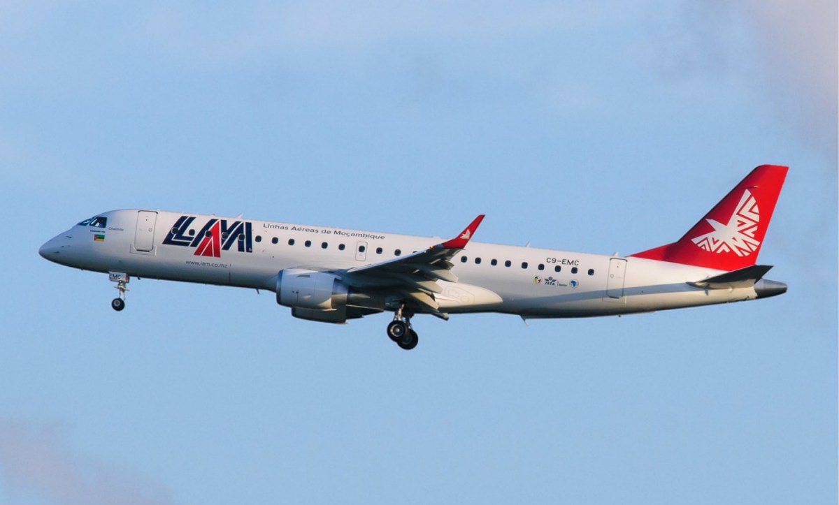 LAM Mozambique Embraer 190 C9 EMC 2.jpg