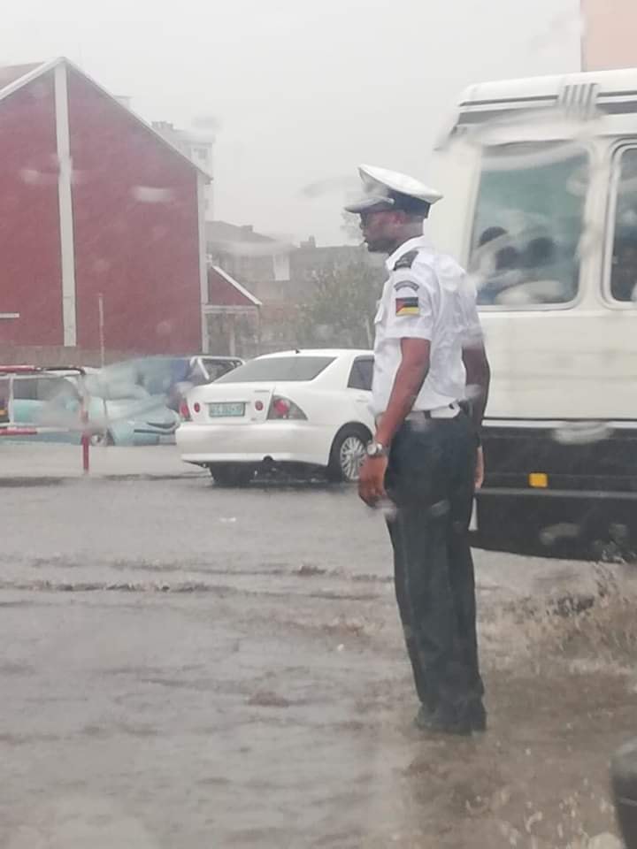 Mozambique chuva PT28129.jpg
