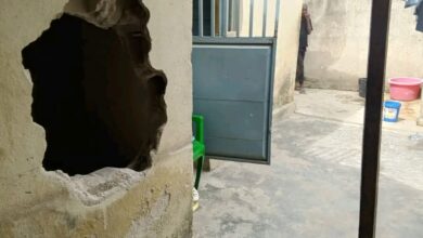 1. BURACO ABERTO NA PAREDE DUMA CASA .jpg