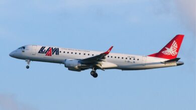 LAM Mozambique Embraer 190 C9 EMC.jpg